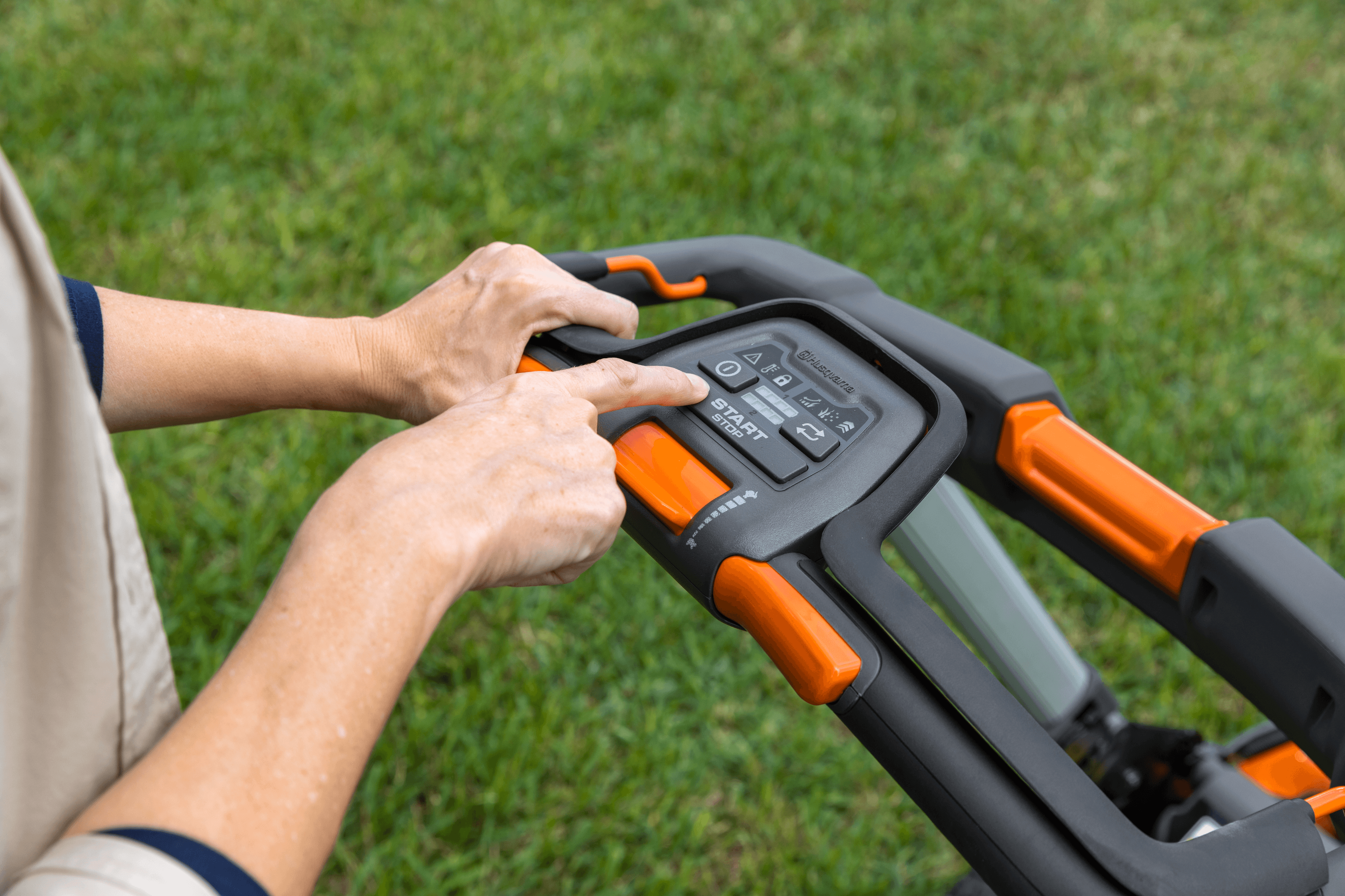 Lawn Xpert™ LE322R without battery and charger image 6