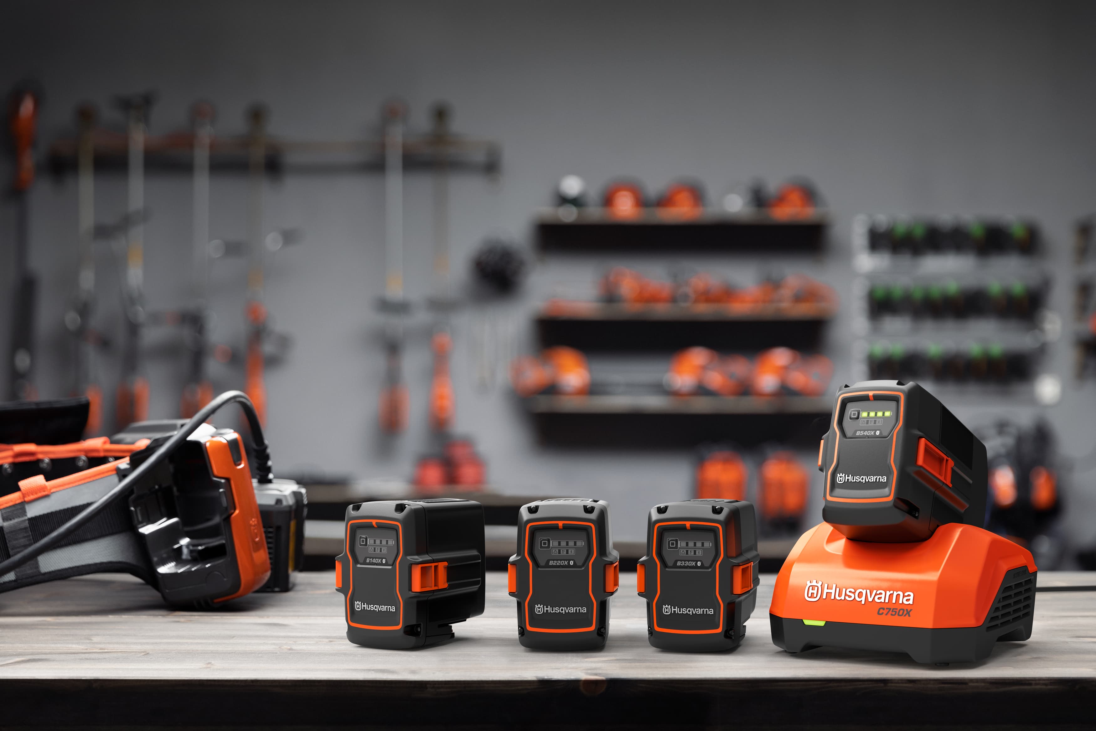 The high performing BLi-X 36V battery system offers a wide range of options, from lightweight integrated- to backpack batteries. The batteries within our 36V system are built to be used over a long time, are quick to recharge and even quicker to swap for continuous use. Our BLi-X battery system allows flexible use in different Husqvarna tools. You will always find a tailored battery solution that perfectly suits your task at hand. image